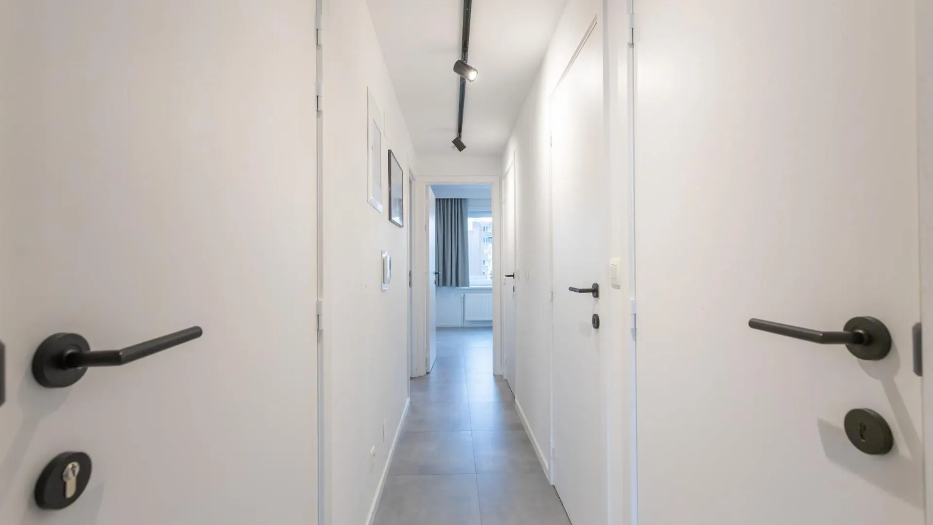 Ostend Center Luxury Top Floor Apartment With Free Parking
