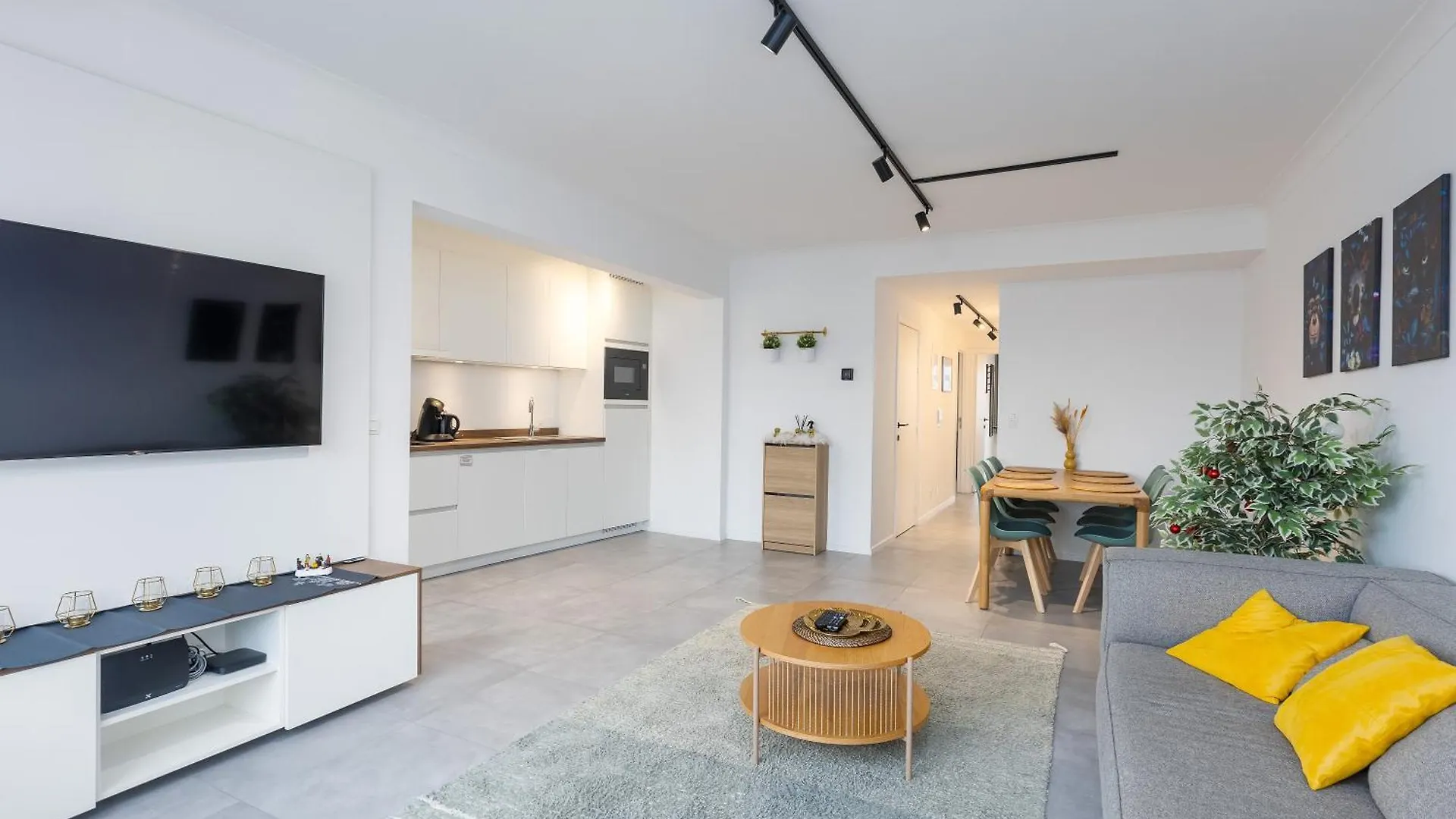 Ostend Center Luxury Top Floor Apartment With Free Parking contacts
